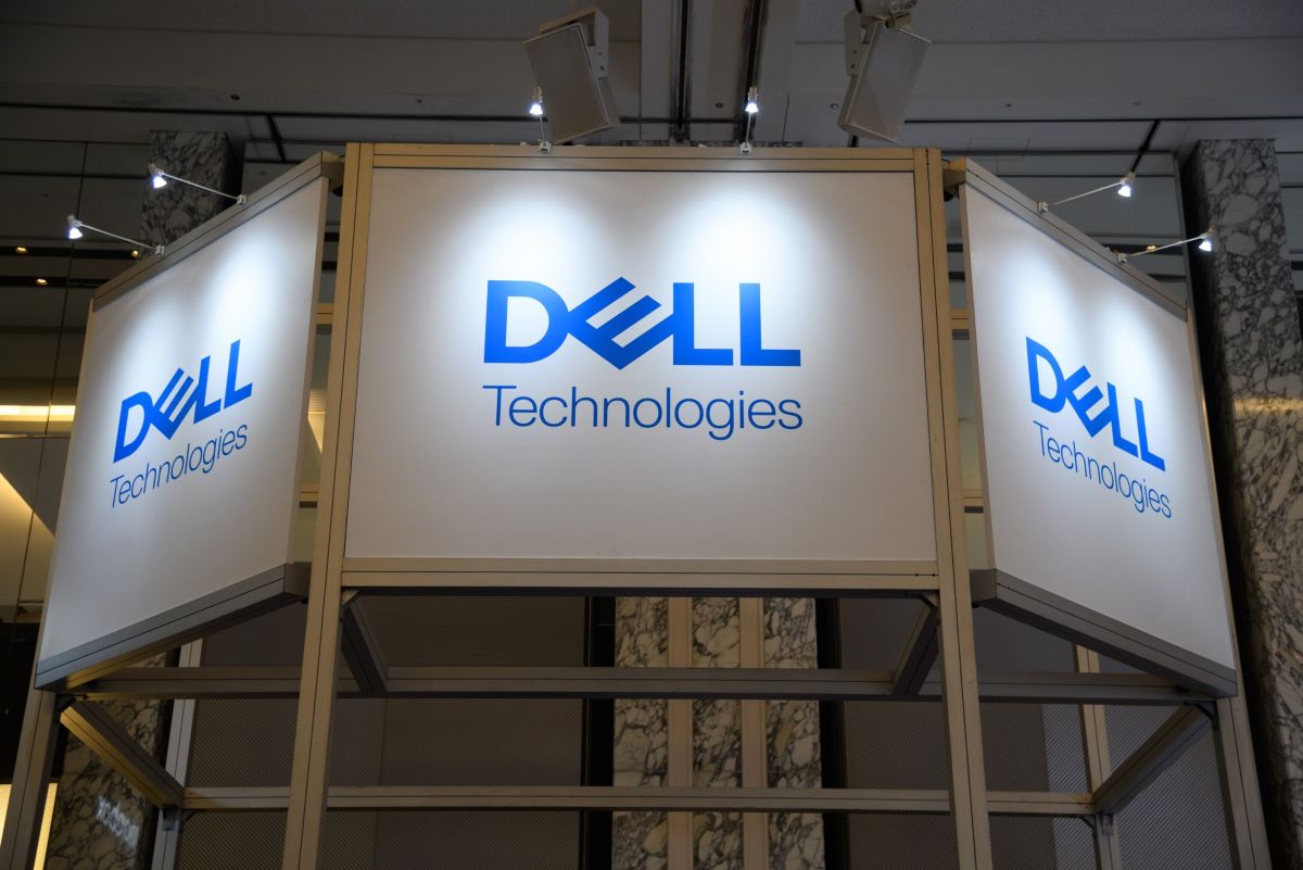 Dell to cut about 6,650 jobs, battered by plunging PC sales